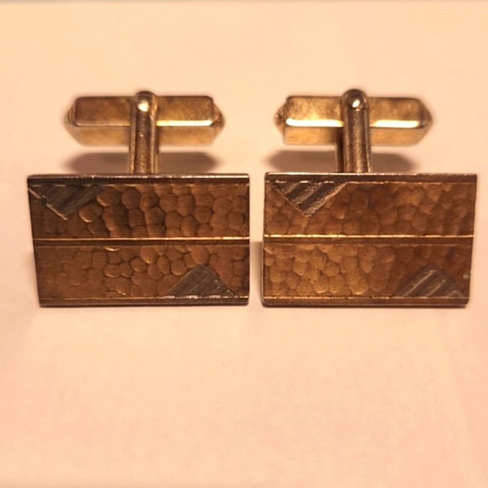 VINTAGE PAIR OF SWANK TWO TONE ANGLED CUFF LINKS
